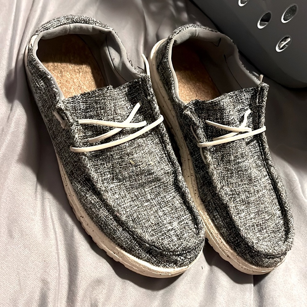 Slip on comfy shoes unisex size 11 women side 9 men